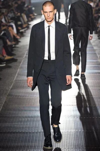 Look 11